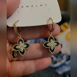Cute clover earrings